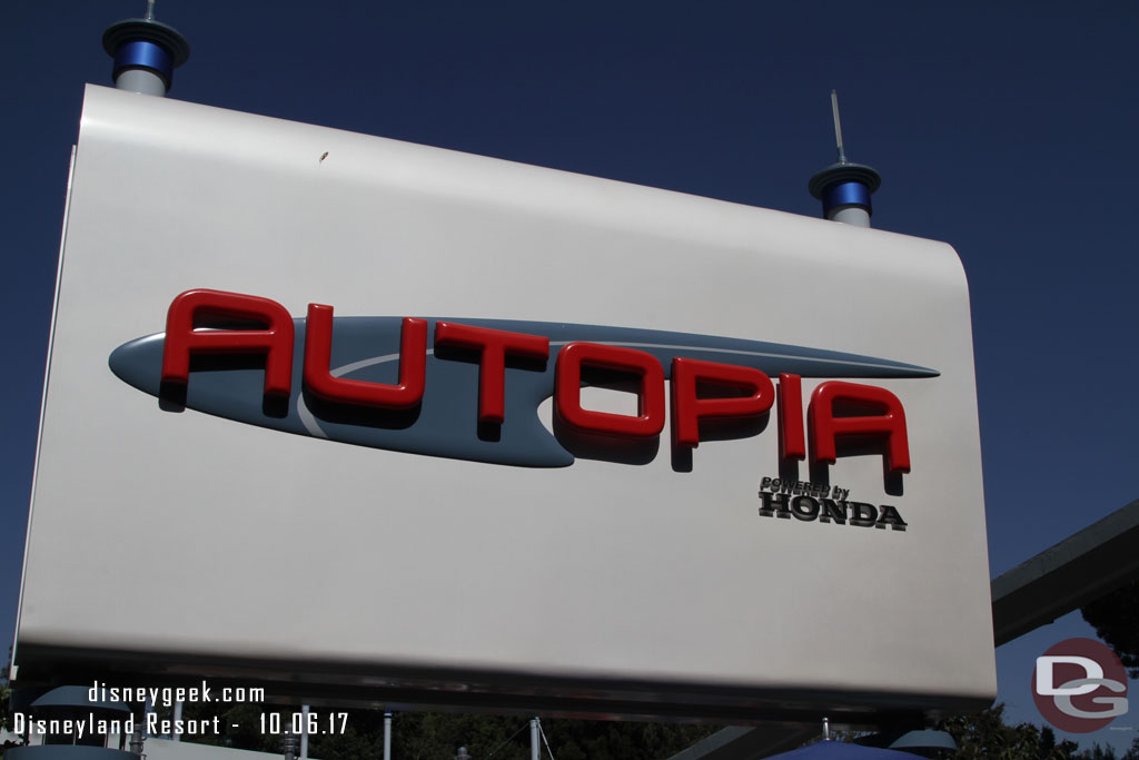 As I walked through Tomorrowland I noticed almost no wait for the Autopia so decided to go for a drive.