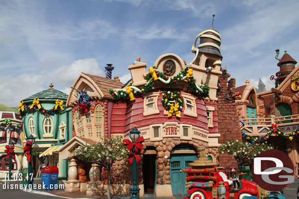 The residents of Toon Town have decorated for the season.  Here is a look around.