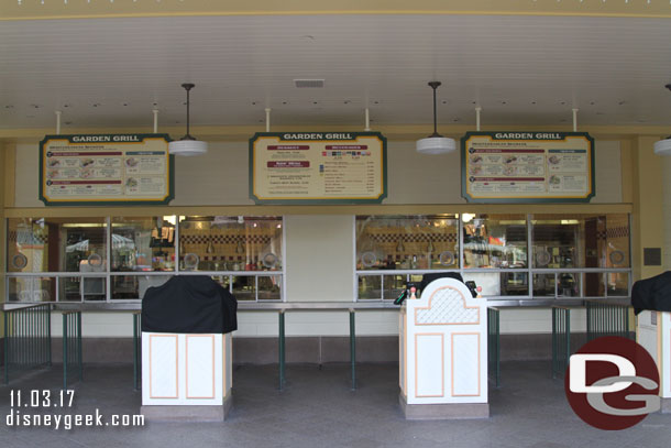 Paradise Garden Grill was closed this evening.