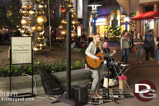 Some new performers out this evening in Downtown Disney that I do not recall seeing before.