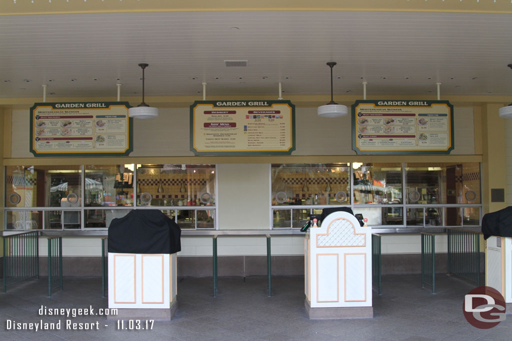 Paradise Garden Grill was closed this evening.