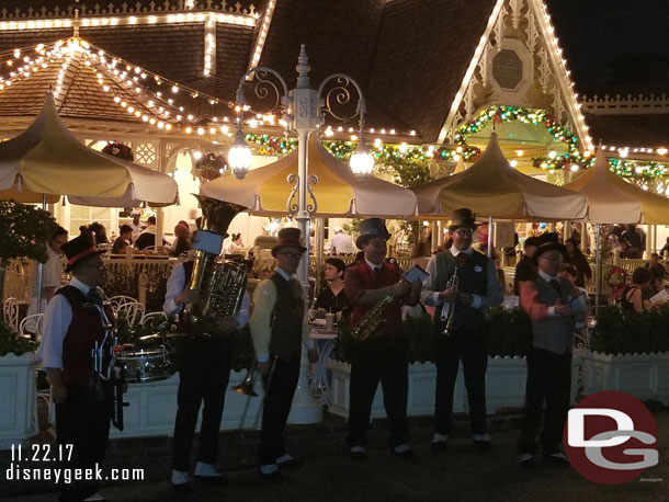 The Dickens Yuletide Band was performing near the Jolly Holiday Bakery in the walkway.