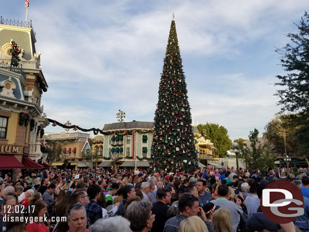 The crowd behind me at 4pm.