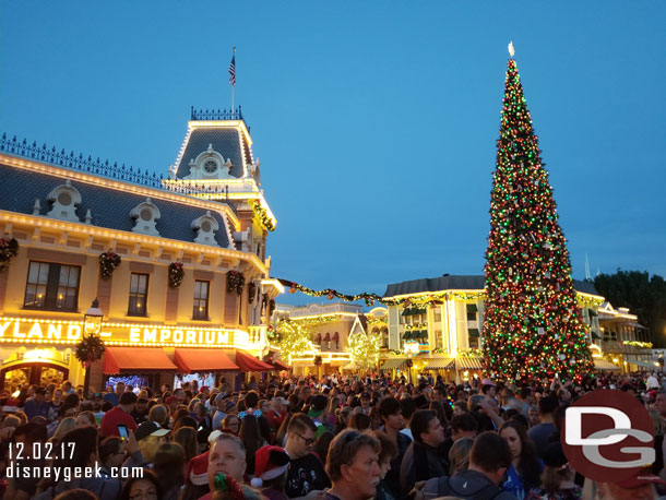 At 5:00pm the Town Square Christmas tree was lit.. only 30 minutes until show time.