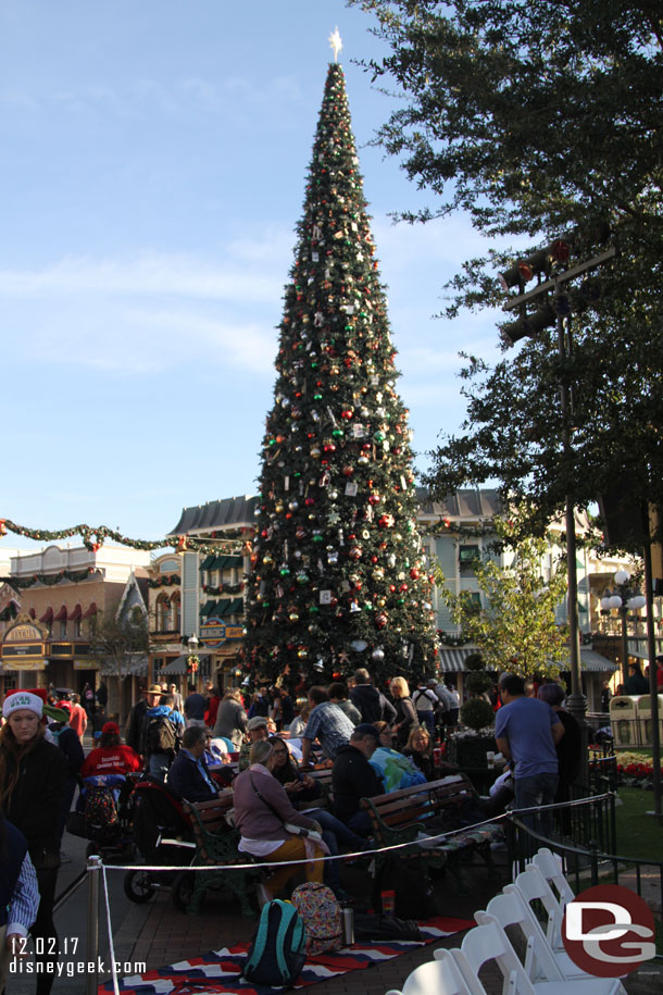 The extremely limited benches in the non reserved area for Candlelight were gone at park opening..  only 9 hours until show time (this was around 8:30am)