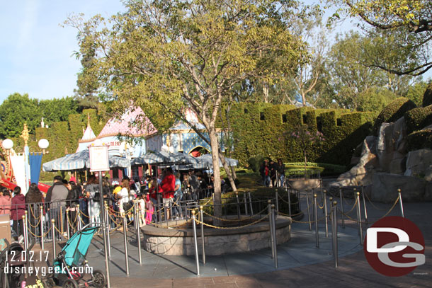 Not a bad wait considering it was a Magic Morning at Disneyland today so this area has had guests for nearly 2 hours now.