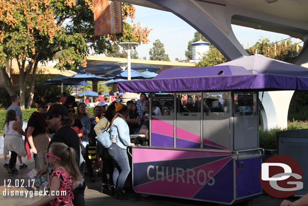 A line stretching back toward Tomorrowland Terrace for churros