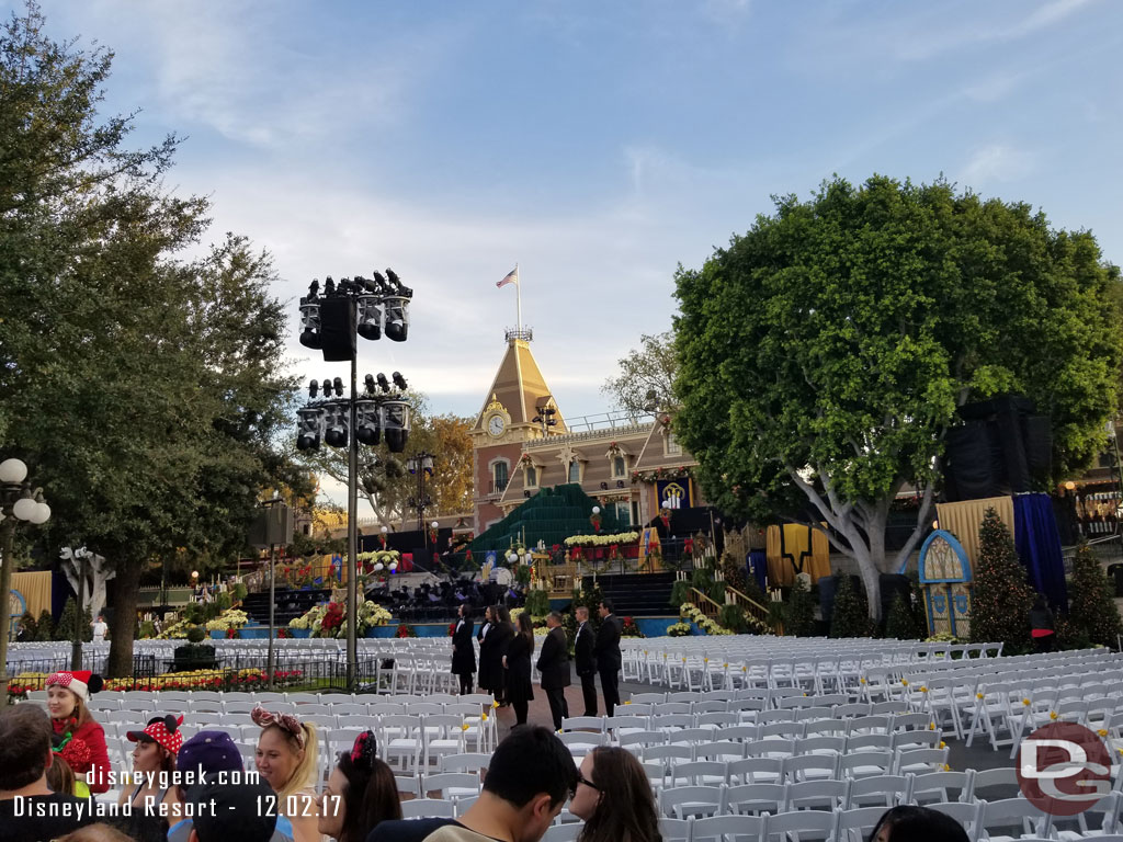 90 minutes until show time (4:00pm), chairs are all set up.