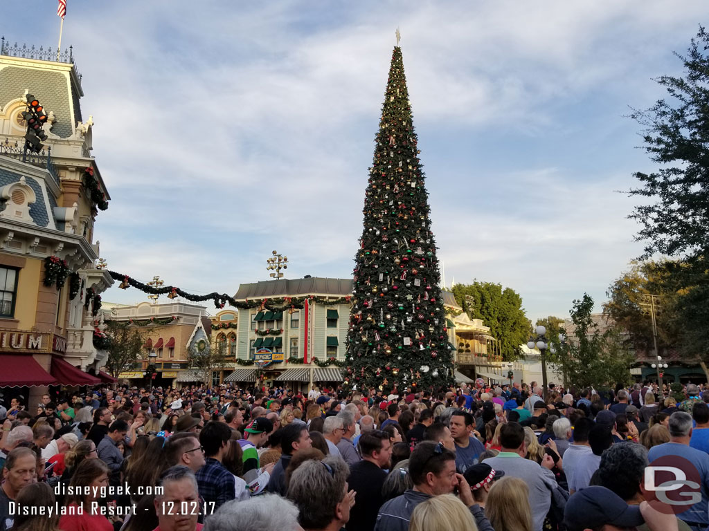 The crowd behind me at 4pm.