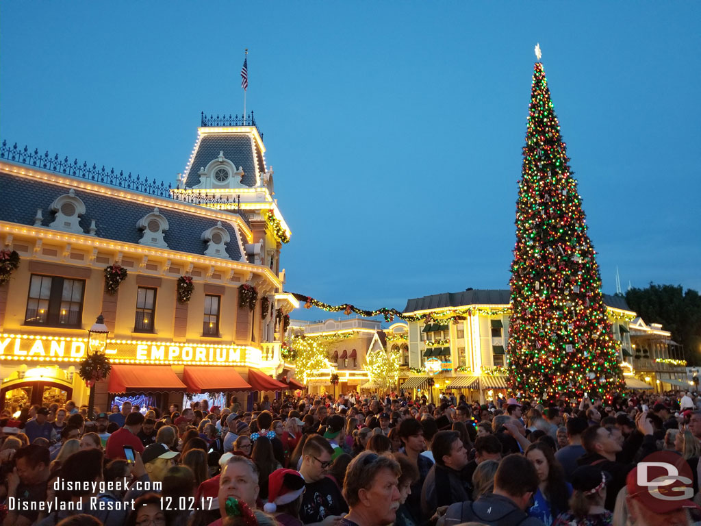 At 5:00pm the Town Square Christmas tree was lit.. only 30 minutes until show time.