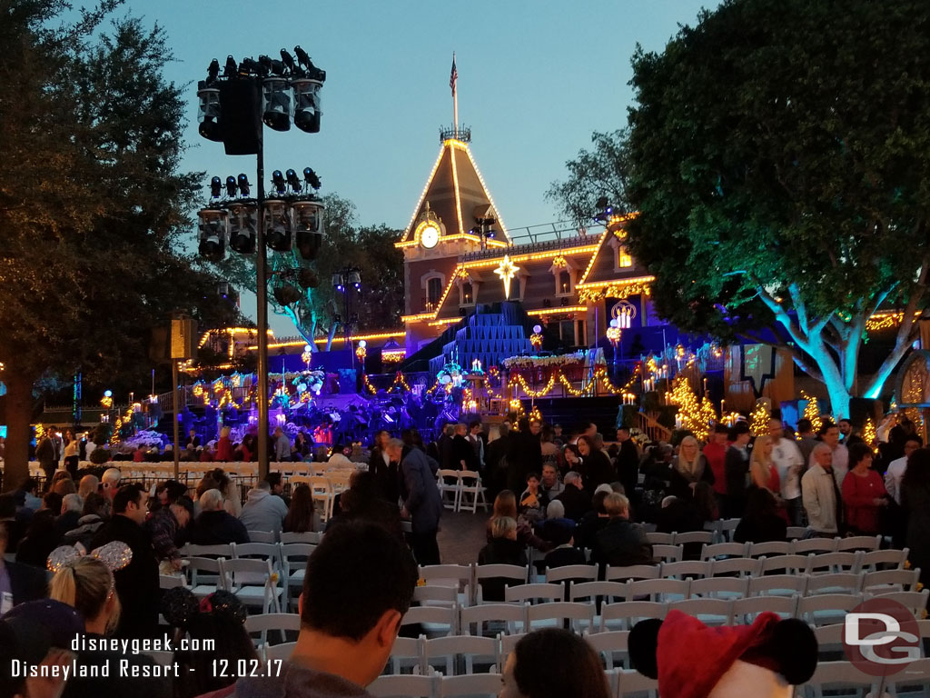 30 minutes until show time and they started to fill the seats.