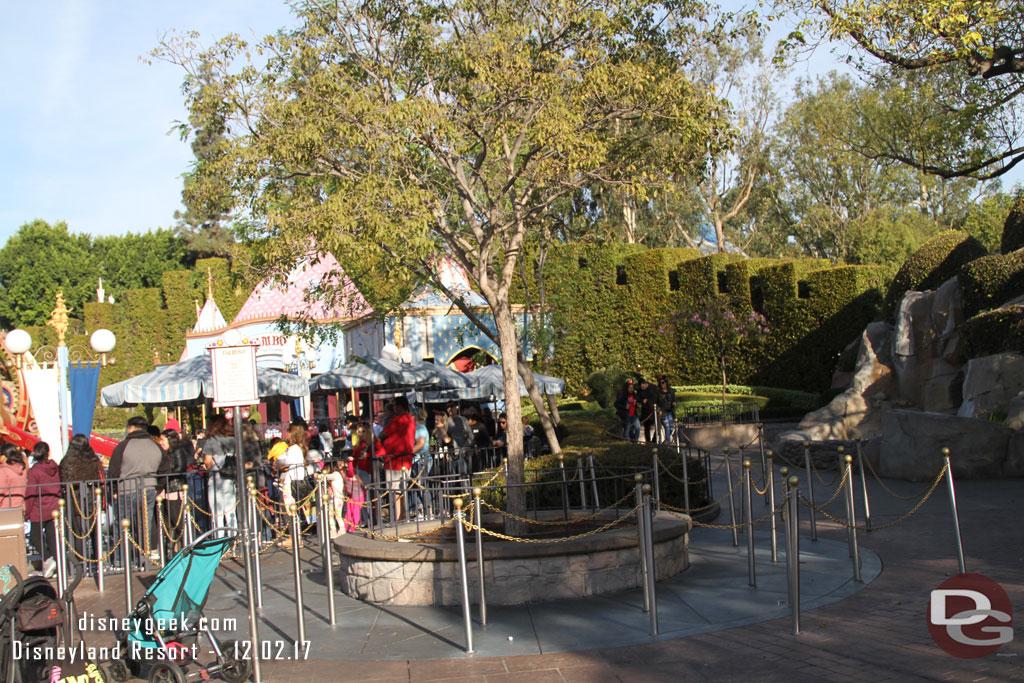 Not a bad wait considering it was a Magic Morning at Disneyland today so this area has had guests for nearly 2 hours now.