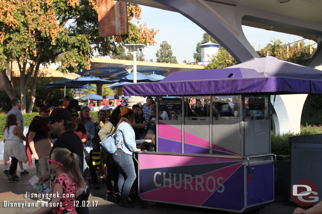 A line stretching back toward Tomorrowland Terrace for churros