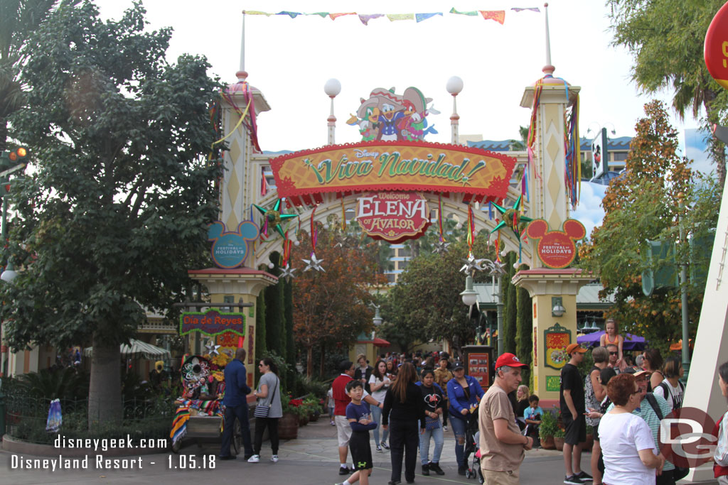 For Dia de Reyes (Three Kings Day) a small cart/sign has been added to the left of the entrance to Paradise Gardens.