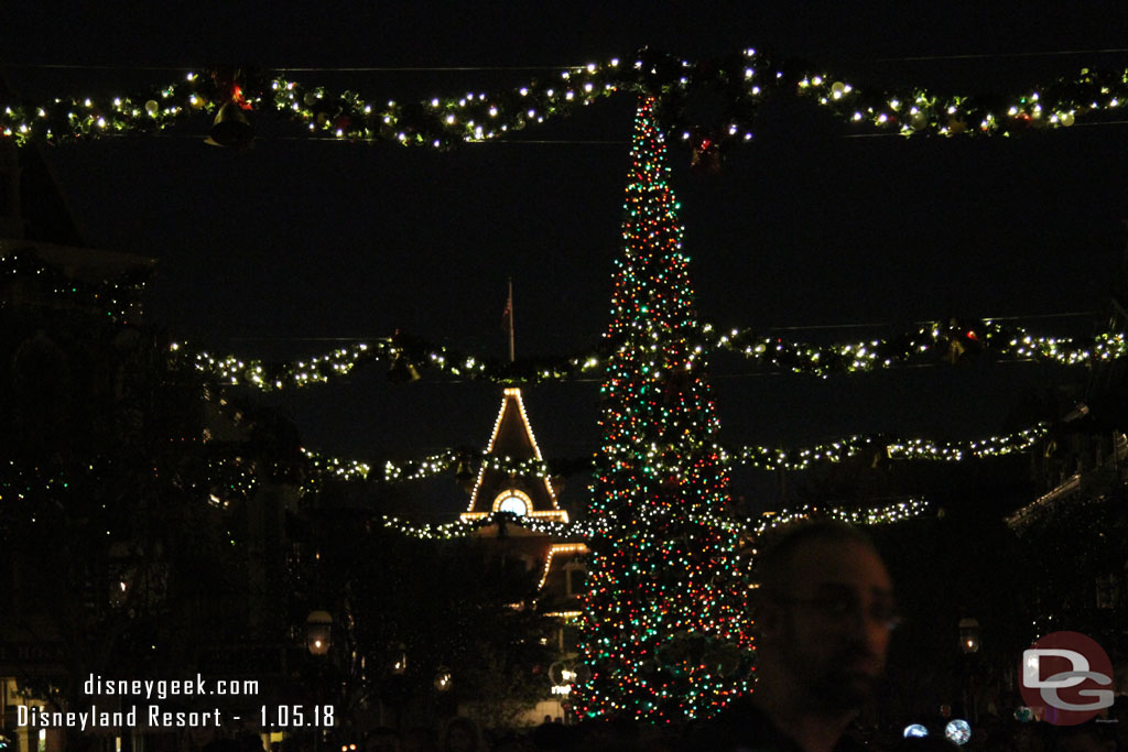 Since I was near Main Street found a spot for the 6:00pm Wintertime Enchantment moment.