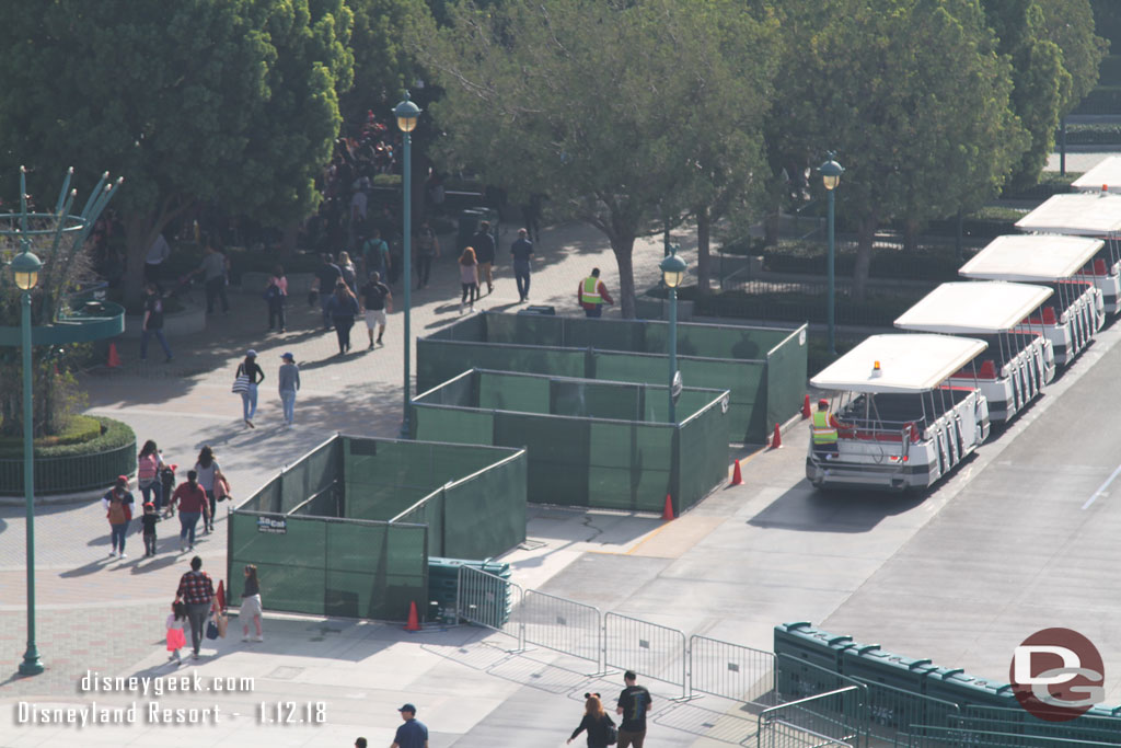 The fences look the same, assuming behind them the planters and concrete are removed.