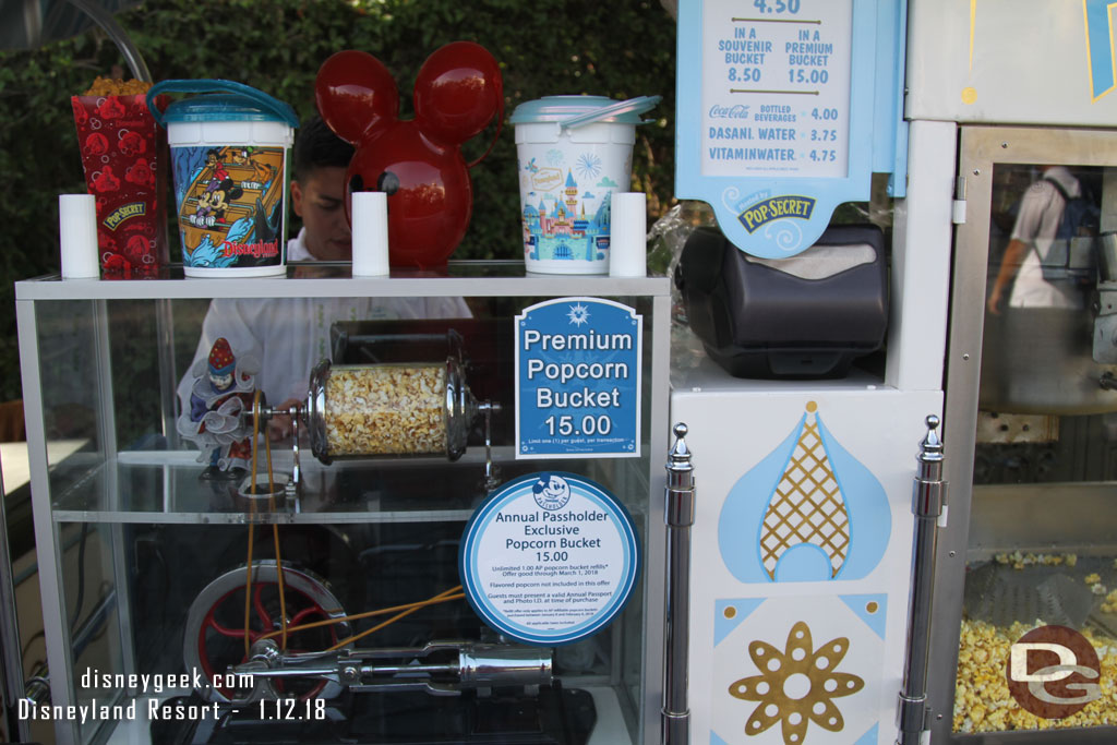 A winter Annual Passholder popcorn special has started.