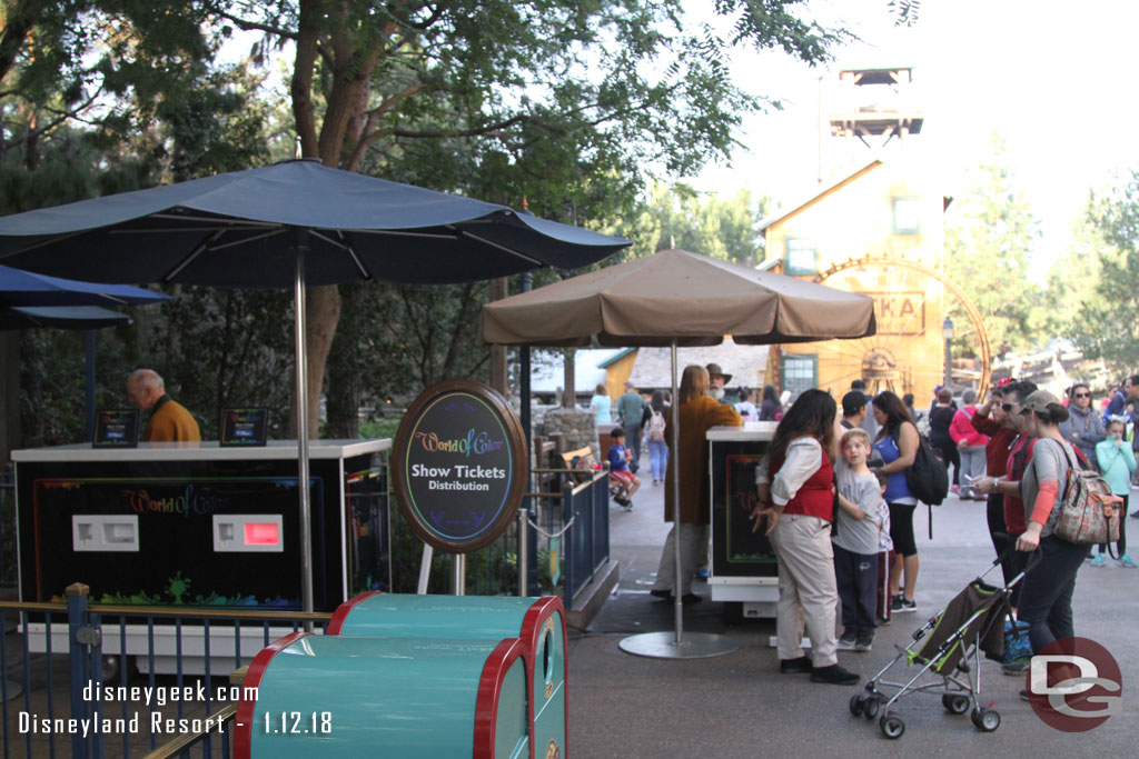 The cart to the left was used for World of Color. Still distributing Blue for the first show at 3:15pm