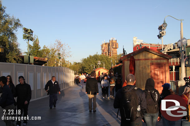 The parade route gets rather narrow with the Marketplaces and construction wall.