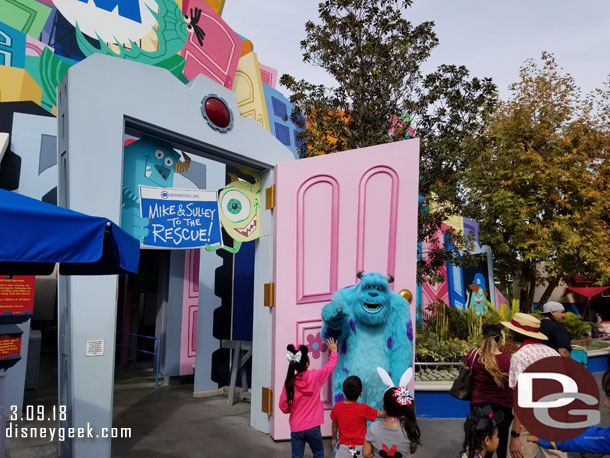 Sully greeting near his attraction.