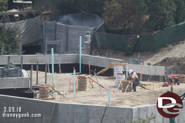 On the roof looks like columns that steel supports will bolt onto are being added.