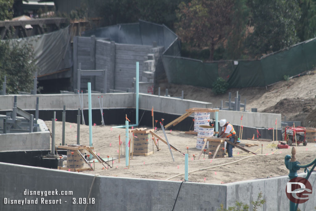 On the roof looks like columns that steel supports will bolt onto are being added.