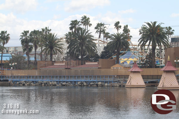 More scaffolding up around the shade/FastPass structures