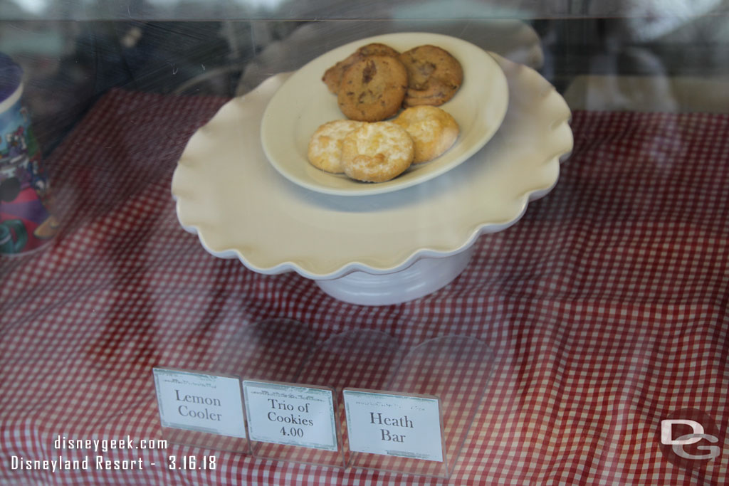 The cart in the hub is selling trios of cookies for $4 instead of doughnuts this afternoon.