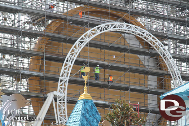 A team working on the coaster loop backdrop.