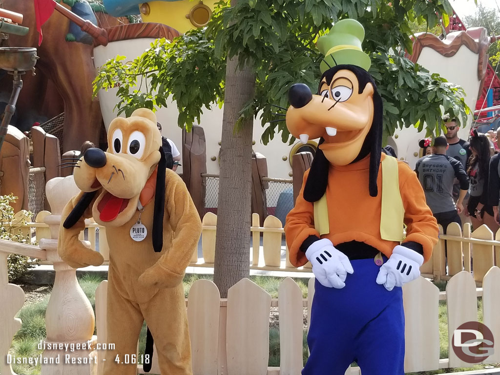 Pluto and Goofy hanging out in Toon Town