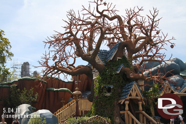 Next stop Toon Town. This week tried Chip and Dale's Tree House instead of Donald's boat to see the view.