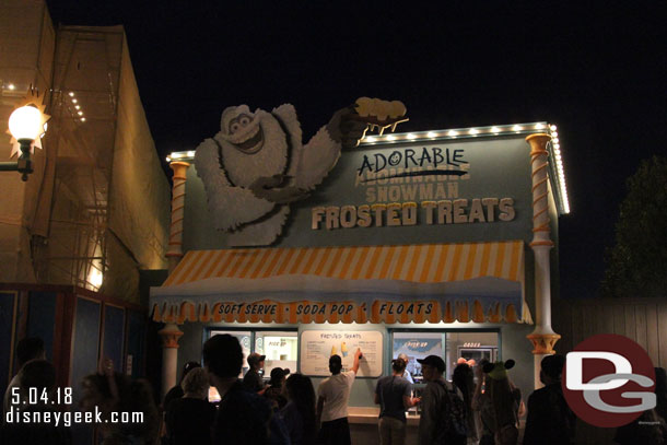 The Adorable Snowman Frosted Treats lit up.  Wonder if this the final lighting package.. it seems rather sparse.