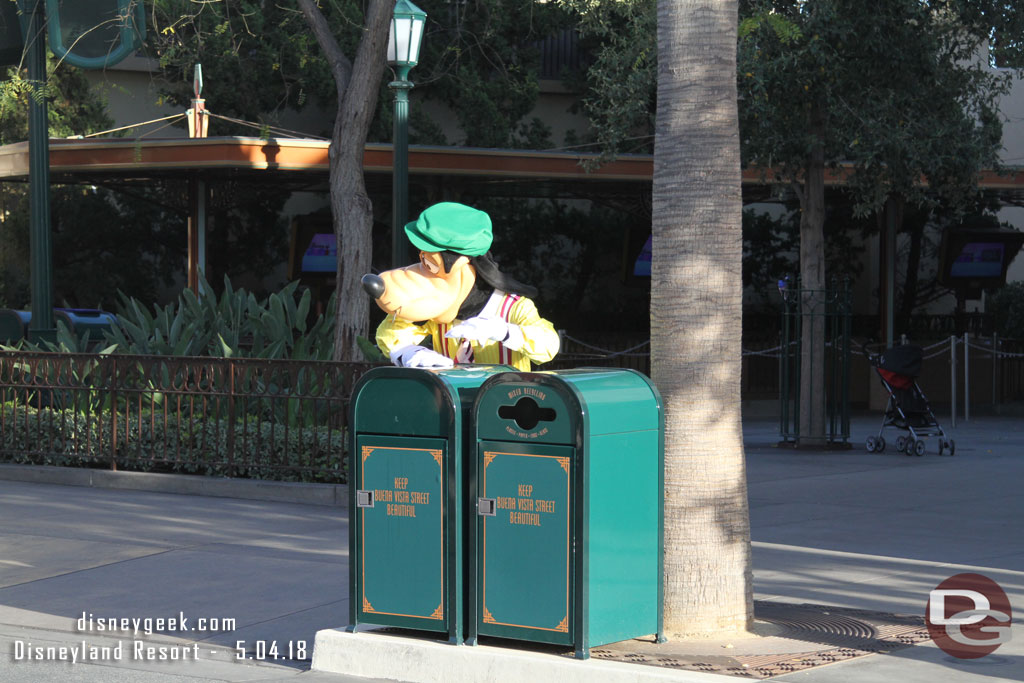 Goofy along Hollywood Blvd.