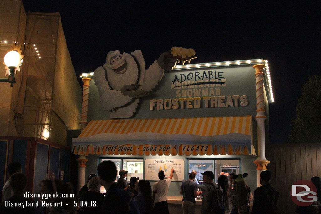 The Adorable Snowman Frosted Treats lit up.  Wonder if this the final lighting package.. it seems rather sparse.