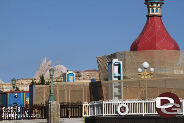 Support columns for the archway are now visible.