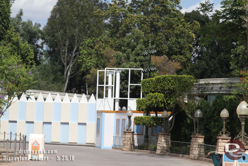 The facade around the parade gate by it