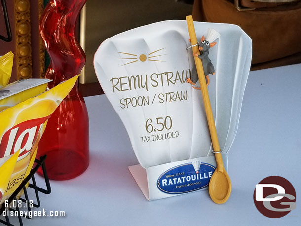 Remy Straw/spoon option for your frozen drink.