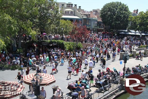 With Pirates back New Orleans Square is once again bisected by the large extended queue and crowded with the guests entering/exiting the attraction.