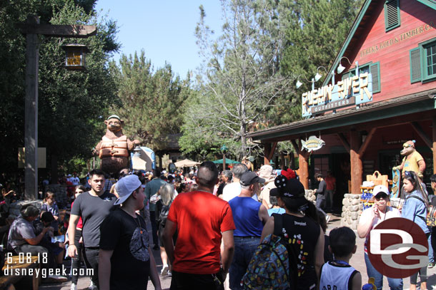 FastPass Return for Grizzly River Run is backed up beyond the shop and it is using switchbacks too.