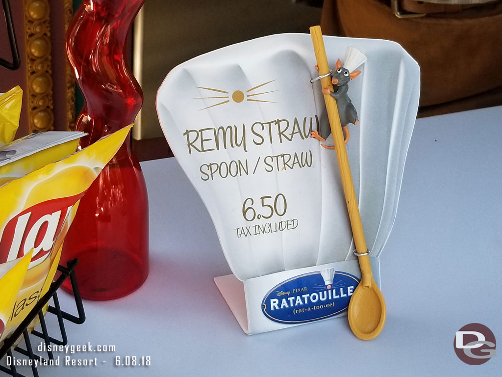 Remy Straw/spoon option for your frozen drink.