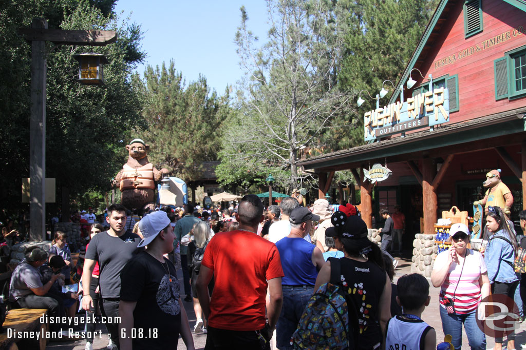 FastPass Return for Grizzly River Run is backed up beyond the shop and it is using switchbacks too.