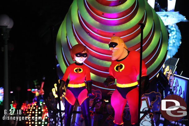 Mr. & Mrs. Incredible on t he front of the float.