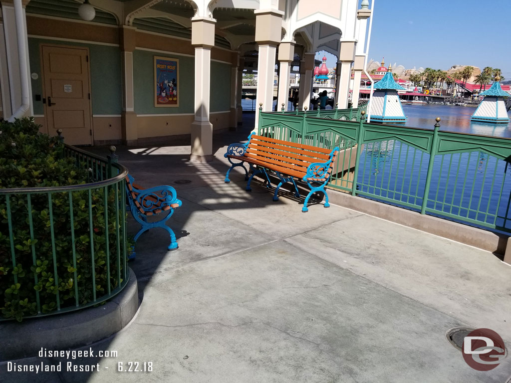 The benches are now blue.