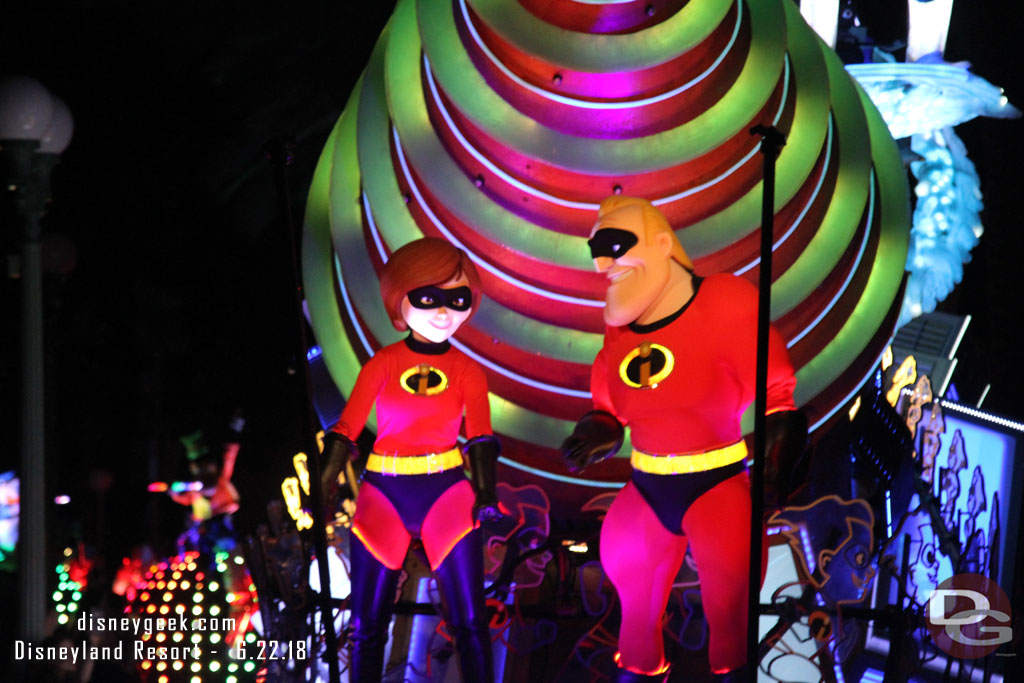 Mr. & Mrs. Incredible on t he front of the float.