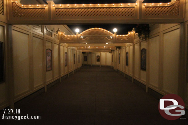 Took the east side overflow corridor and had the walkway to myself.  only saw a couple of CMs no other guests the entire length of the walkway.