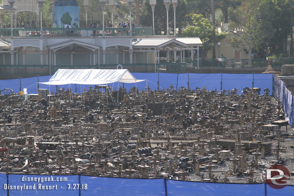 A look at the platforms.  No work going on this afternoon.