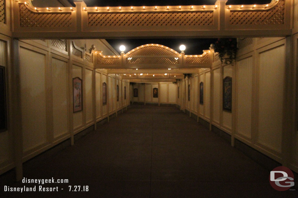 Took the east side overflow corridor and had the walkway to myself.  only saw a couple of CMs no other guests the entire length of the walkway.