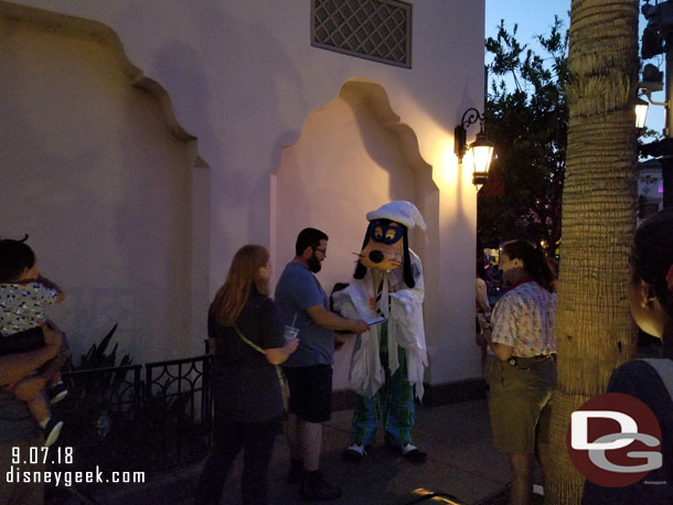 Goofy meeting guests in Carthay Circle dressed as a ghost/spirit.