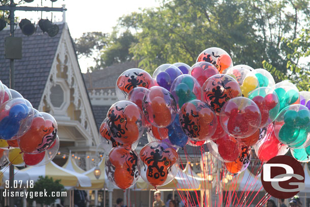 More Halloween balloons.