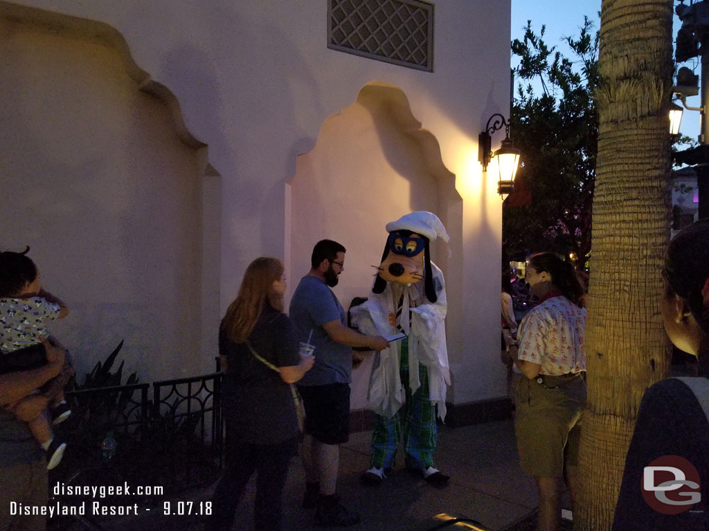 Goofy meeting guests in Carthay Circle dressed as a ghost/spirit.